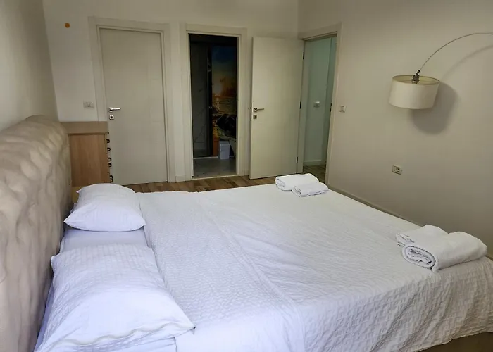 2E Apartment Myslym Shyri